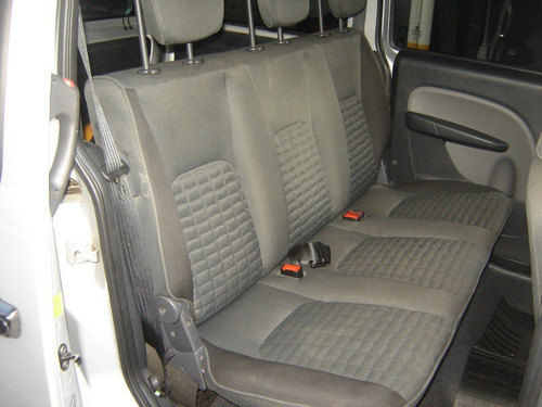 Imagem 12 de 15 de Fiat Doblo Adventure Looker 1.8 2016 06 Lugares