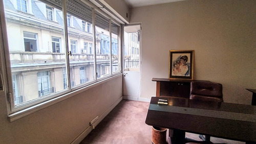 Imagen 4 de 18 de Excelente Oficina Amoblada De 90 M2, Con Amplio Balcón A La Calle. Luminosa