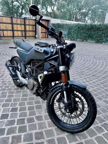 Imagen 4 de 4 de Husqvarna Svartpilen 400cc