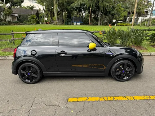 Mini Cooper S 2024 May Field