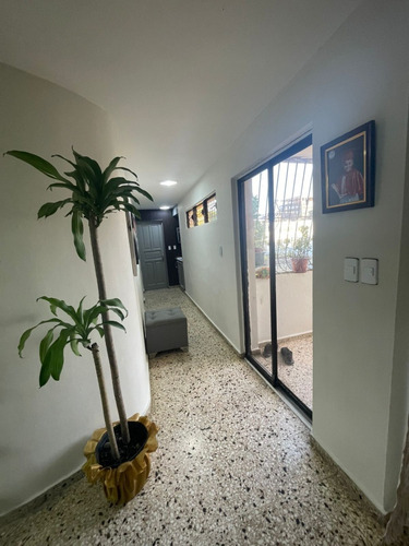 Vendo Apartamento En Urbanización Real Cerca Del Bravo