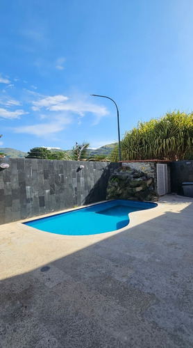En Venta Townhouse En Hoyo 5, Villas De San Diego Country Club, Valencia.