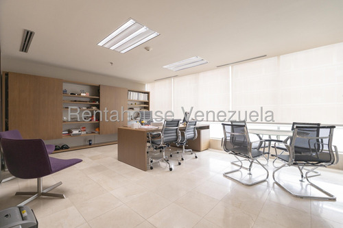 Centro Comercial En Venta Boleita Norte 25-23167