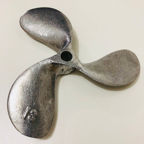 Imagem 2 de 2 de Hélice Para Motores De Rabeta 13 Hp 3 Pás Marca Fishitex