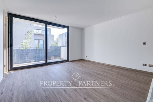 Amplio Townhouse En Excelente Ubicación 4d 3b 2e