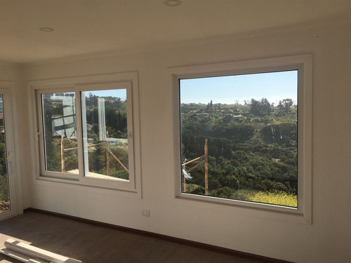 Casa En Venta De 4 Dorm. En Concón