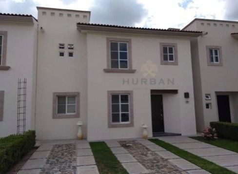 Hurban Vende Casa En Villa Capri, Rancho Santa Mónica.