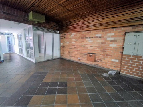 Local En Arriendo Ubicado En Medellin Sector Centro De La Ciudad (22942).