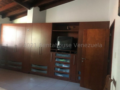 Se Vende Casa Tipo Townhouse Espaciosa, Amplia Inm, Con Cocina Empotrada Concepto Abierto E Integrada A La Sala Y Patio, Pisos De Porcelanato, Pozo Y Planta Electrica 100%. Altos De Guataparo