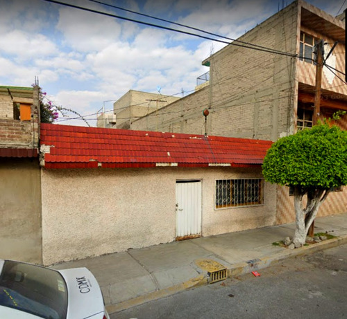 Casa En Venta En Colonia Palmas, Nezahualcóyotl.