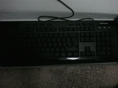Teclado Soyntec Luminoso Casi Sin Uso (posible Envío) (Usado)