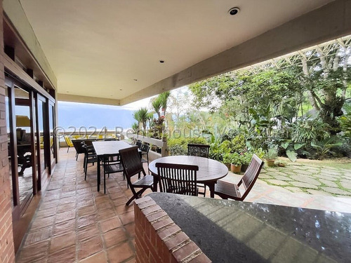 Alto Hatillo !! Hermosa Casa Con Vista Al Ávila, Impecable Cuidado Y Mantenimiento, 1.647 M2 Terreno, 408 M2 Constr., 4 Hab, 7 Baños, 6 Pe, Amplio Y Bello Anexo, Calle Cerrada Con Vigilancia Y Pozo