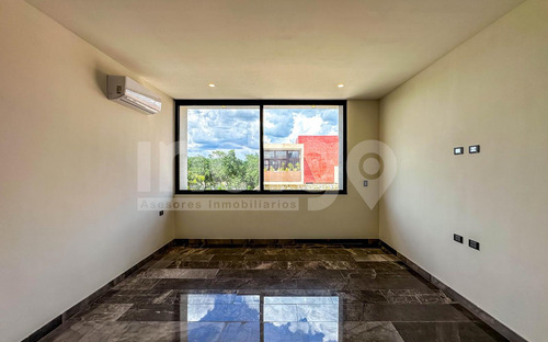 Casa En Venta En Mérida En Privada Soluna, Temozón Norte