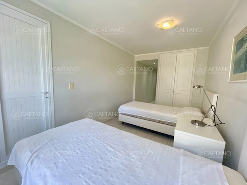Venta Apartamento 2 Dormitorios. Playa Mansa, Punta Del Este.