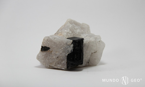 Imagen 2 de 3 de Piedra Turmalina Negra En Matriz De Cuarzo Chica