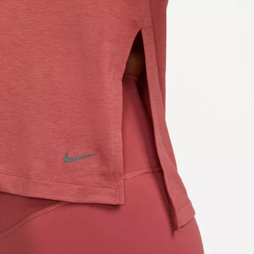 Camiseta Nike Yoga Dri-Fit Fem…