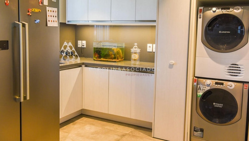 Espectacular Residencia En Venta, Playa Mansa, Punta Del Este- Ref: 2975