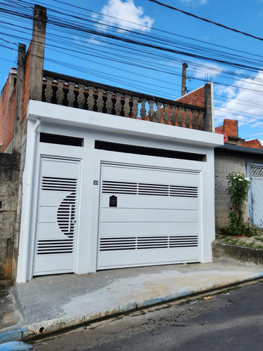 Casa Térrea Com 02 Quartos E 02 Vagas De Garagem