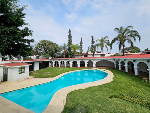 Casa Sola En Venta En Un Solo Nivel En Jardines De Cuernavaca.