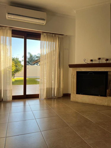 Casa En Inmejorable Zona!!