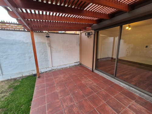 Arriendo Casa Con Piscina 4d 3b 1b 1e En Peñalolén.