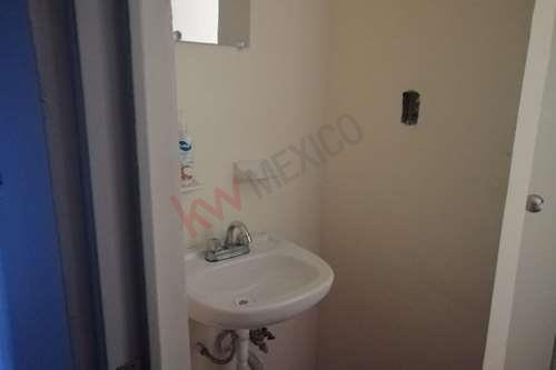 Imagen 23 de 25 de Casa Duplex En Las Bugambilias 3er Sector Totalmente Remodelada Excelentes Acabados 3 Recamaras Lista Para Habitar, Amplia Sala Comedor Concepto Abierto