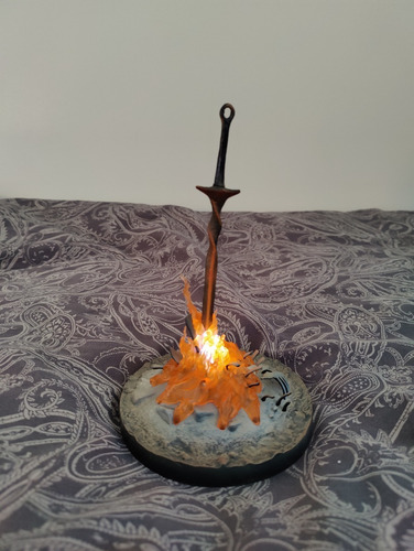 Figura Colección Dark Souls Espada Fuego Bonfire 23cm