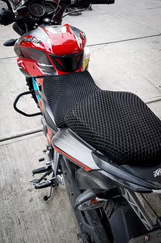 FUNDA CUBRE ASIENTO DOS PIEZAS PARA MOTOS TIPO PULSAR – amotorefacciones