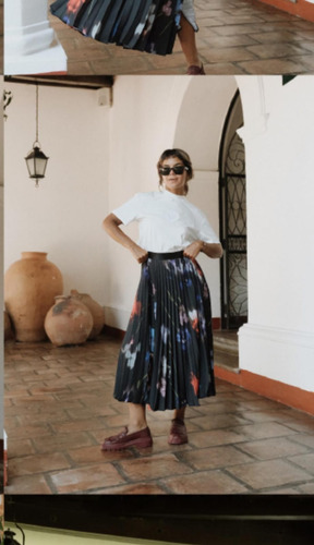 Pollera Midi Plisada Estampa Floral Cloetas Falda