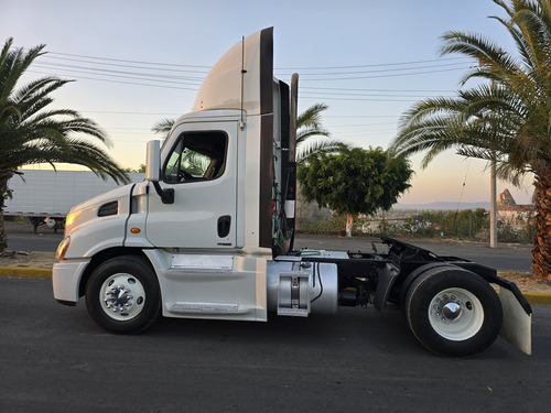Excelente Tractocamion Mulita Freightliner Cascadia Evolució
