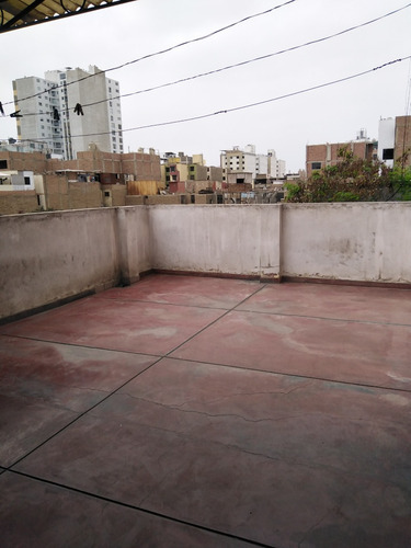 Casa Bien Ubicada 3 Pisos C/ Aires P/2 Pisos