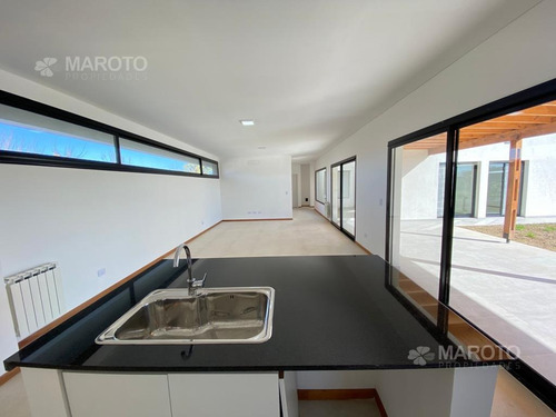 Imagen 22 de 25 de Casa En Venta En El Canton - Maroto Propiedades