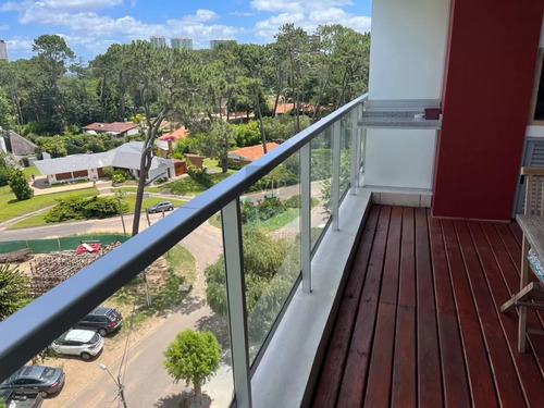 Venta Apartamento De 2 Dormitorios Con Parrillero Propio En Punta Del Este