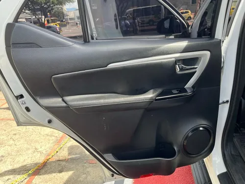 Toyota Fortuner Sw4 2.4 At
