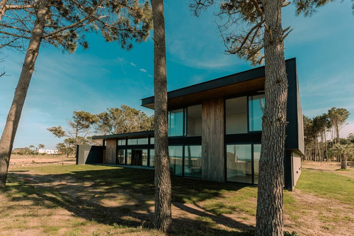 Casa En Venta Primera Linea Al Mar Punta Del Este (ref: Bpv-10119)