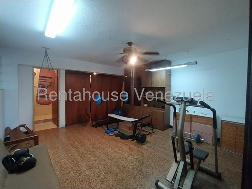 Casa En Venta En Prados Del Este Calle Cerrada Tres Niveles