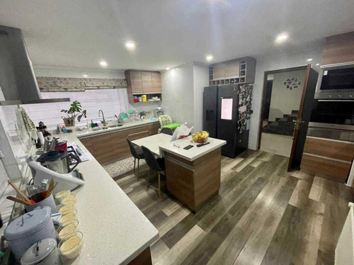 Excelente Casa En Venta / Sector Av. Pablo Neruda