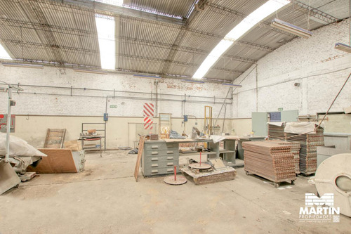 Galpón De 500m2 Con Tres Oficinas Y Vestuarios - Olivos