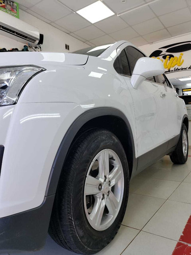 Imagen 11 de 17 de Chevrolet Tracker 2014 1.8 Ltz Fwd Mt 140cv