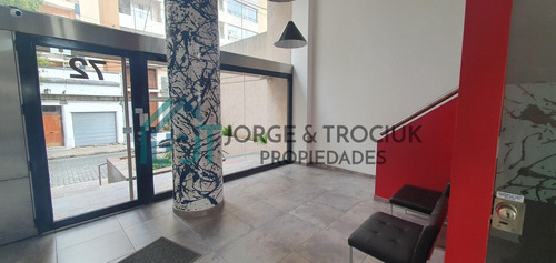 Imagen 3 de 13 de Departamento De 2 Ambientes Con Cochera Cubierta