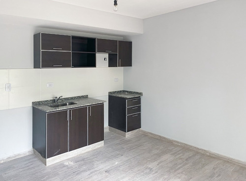 Imagen 2 de 6 de Venta De Departamento Excelente Ubicación, En Canning.