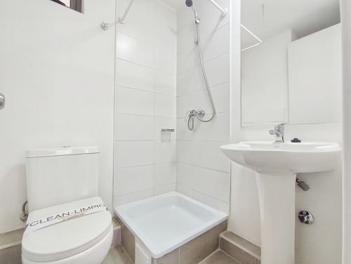 Edificio Av. Lo Ovalle (1 Est. 1 Bod.) Vista Norte Piso 4