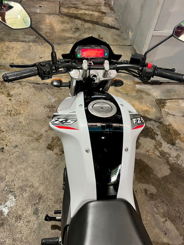 Moto Yamaha Fazer