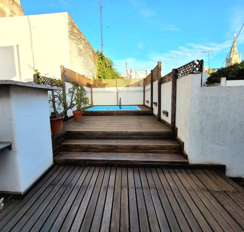 Casa En Venta - 3 Dormitorios 2 Baños - 210mts2 - La Plata