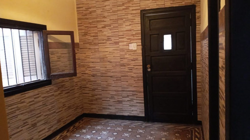 Imagen 3 de 11 de Casa En Venta C/ Cochera En Lomas De Zamora