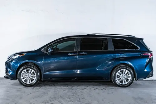 Toyota Sienna XLE Piel Híbrida