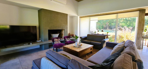Casa A La Venta En Cul De Sac En Area Residencal 1, Barrio Costa Esmeralda, Venta Equipada.