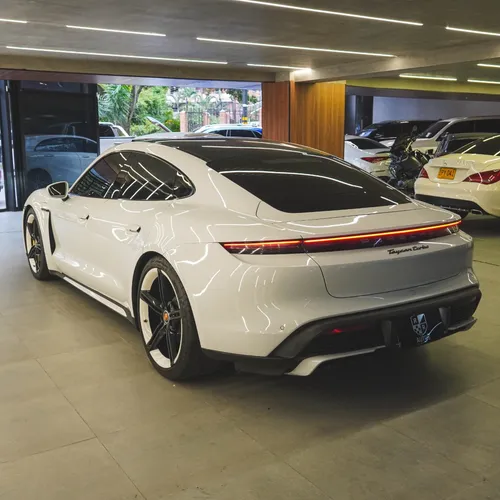 Porsche Taycan Turbo 2020