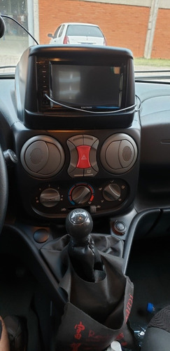Imagem 7 de 8 de Fiat Doblo 2014 1.8 16v Essence Flex 5p