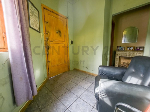 Imagen 3 de 16 de Casa En Venta De 2 Dormitorios Cochera Y Patio En La Plata